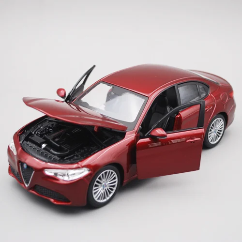 Модель автомобиля Bimei Alfa Romeo Giulia из сплава красный и синий цвета 2019|Статуэтки