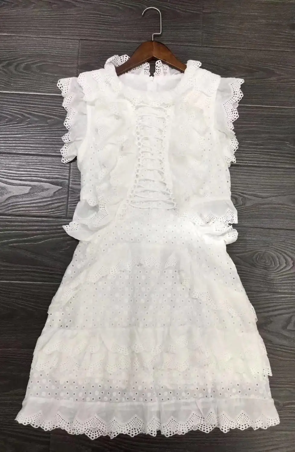 Новинка 2019 года сезон весна лето темперамент знаменитостей белое платье без