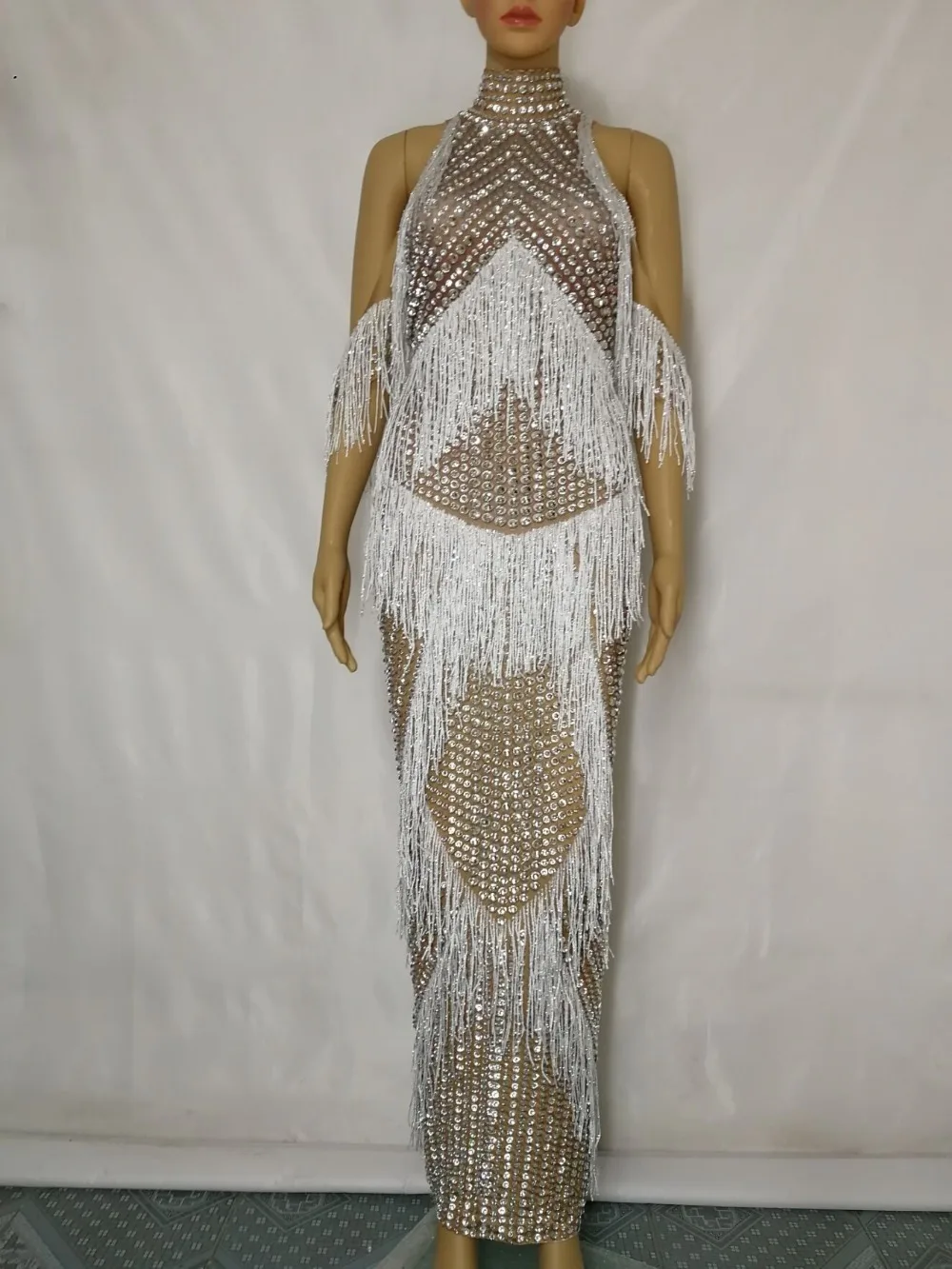 Блестящее сексуальное длинное платье стразы с открытыми плечами и кисточками