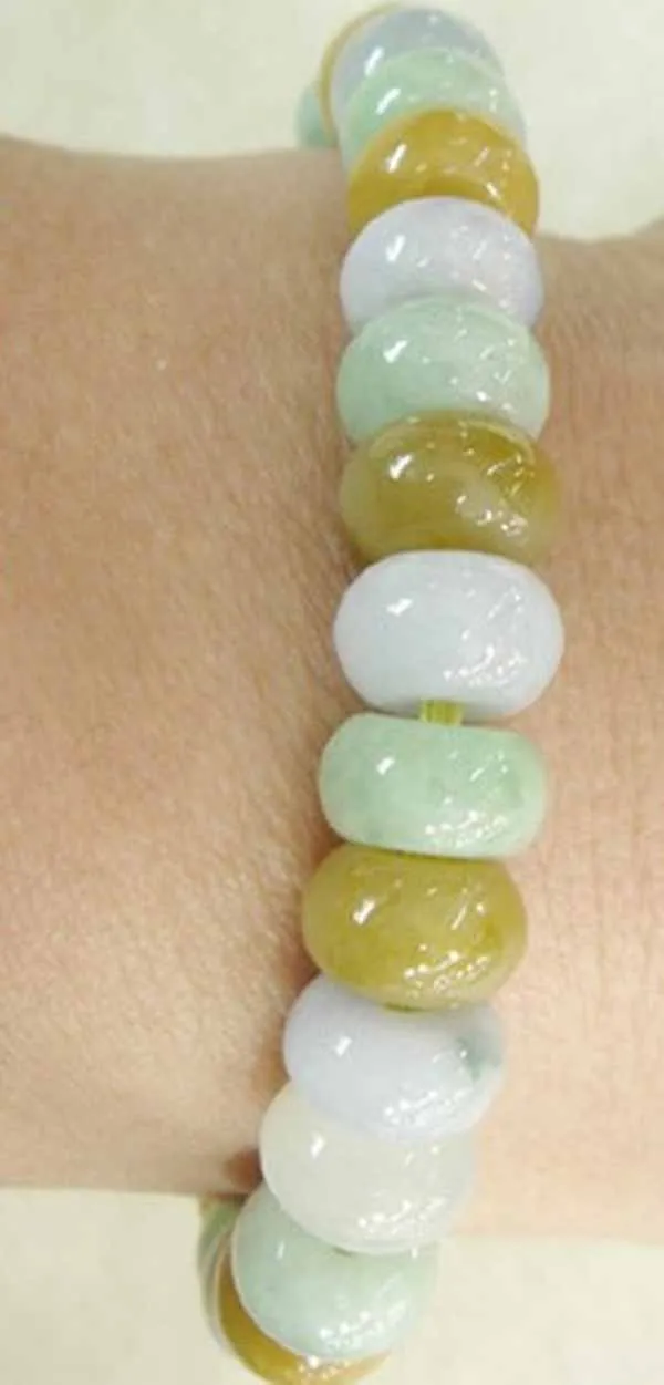 

A natural jade beads bracelet hand three string color water and fine jade