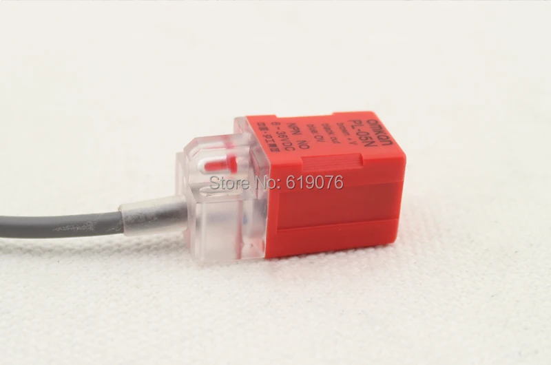 

The proximity switch PL-05Y2 normally closed AC two-wire 220V