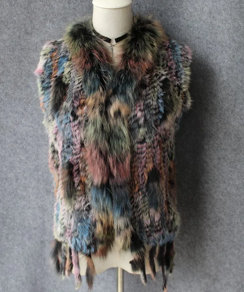 Женский жилет из натурального кроличьего меха разноцветный вязаный с воротником