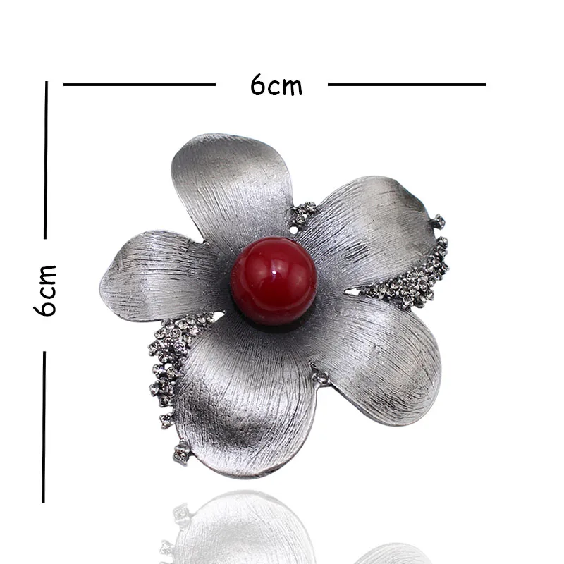 Винтажная брошка из горного хрусталя черного цвета с красным камнем на свадьбу