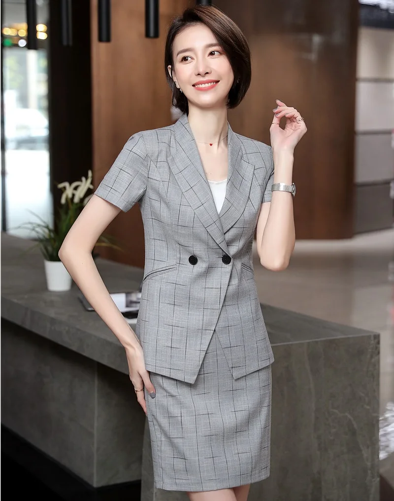 Женский деловой костюм в клетку пиджак и юбка офисном стиле профессиональный