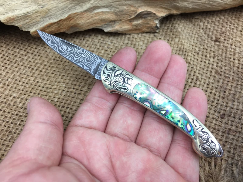 Высокое качество небольшой складной нож Ножи Дамаск Сталь лезвие латунь + В виде