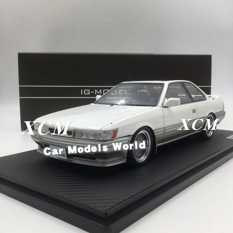 Полимерная модель автомобиля для IG-Model Leopard 3,0 Ultima(F31) 1:18(белый)+ маленький подарок