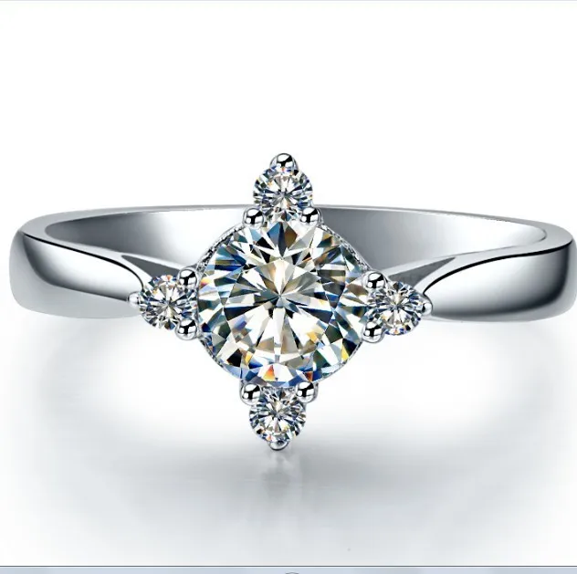 

Женское кольцо с бриллиантом, 0,6ct, из серебра 925 пробы