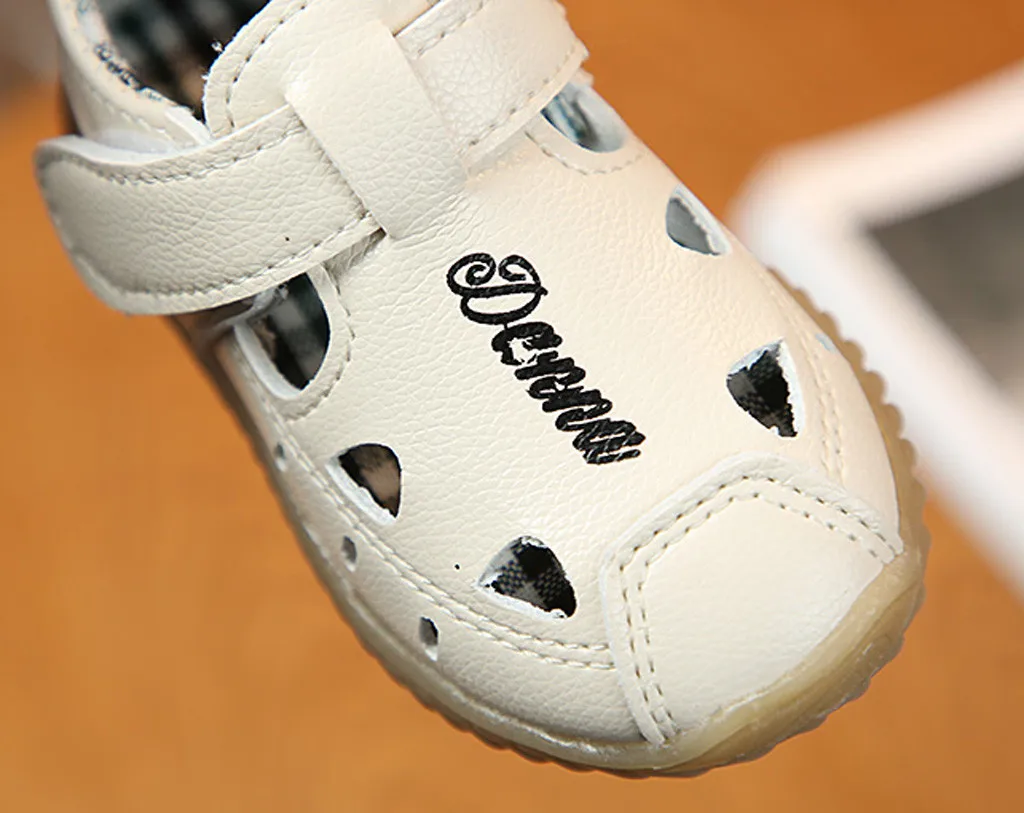 Пляжные сандалии для маленьких мальчиков; кроссовки для детей; zapatillas bebe deportiva; повседневные тонкие туфли с надписью; tenis infantil