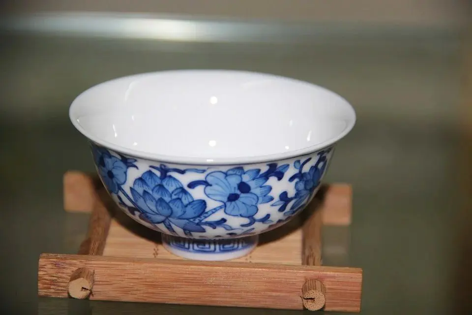 Уникальная китайская сине белая антикварная чашка для чая Lotus puer с ручной