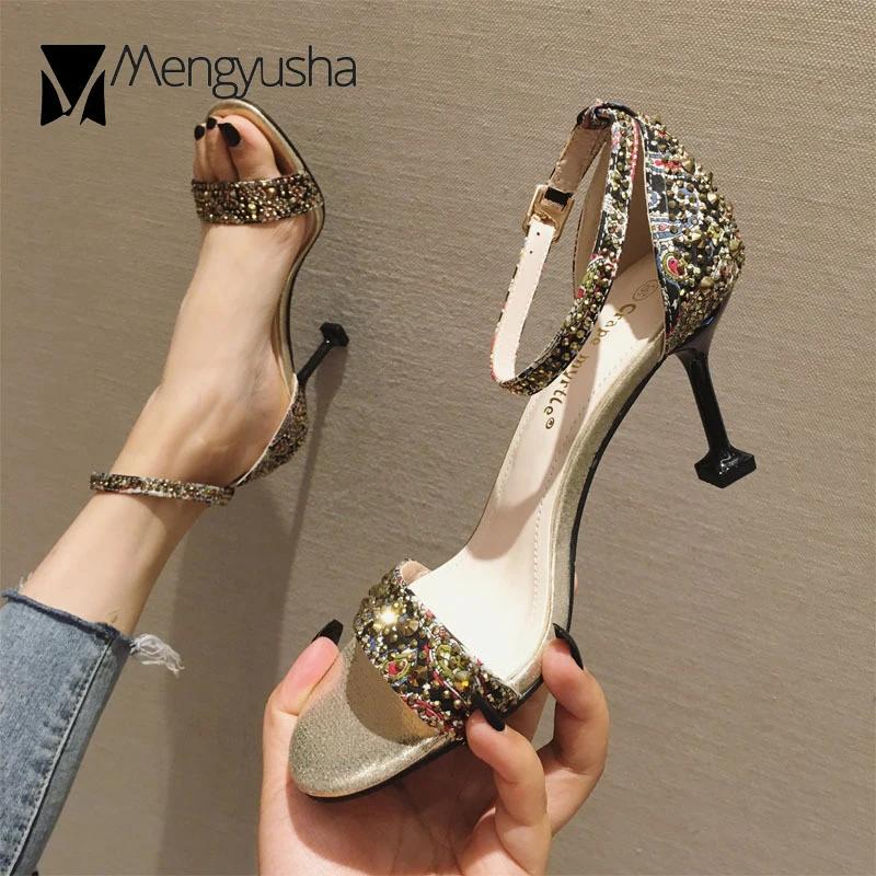 Босоножки женские на высоком каблуке модные пикантные сандалии с кристаллами