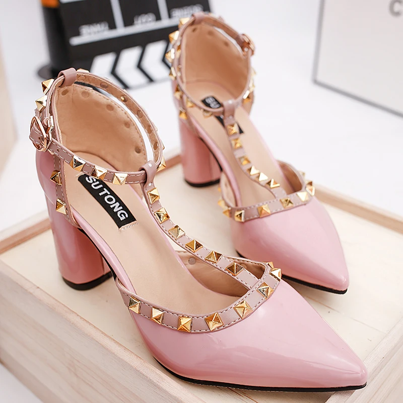 Новинка женские туфли на высоком каблуке в Корейском стиле с заклепками и
