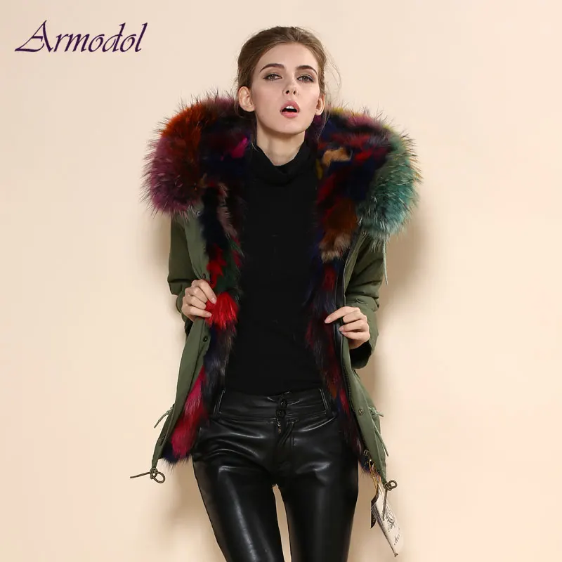 Женская парка с натуральным лисьим мехом красивая зимняя разноцветная густым