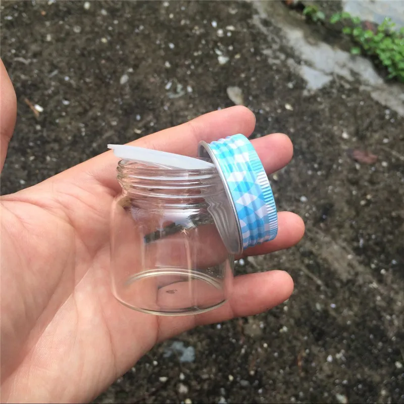 Маленькие стеклянные бутылки с синей металлической закручивающейся крышкой 10