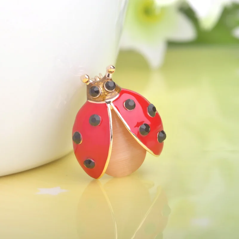 Маленькая вырезанная Красная божья коровка броши корсаж кошачий глаз опал