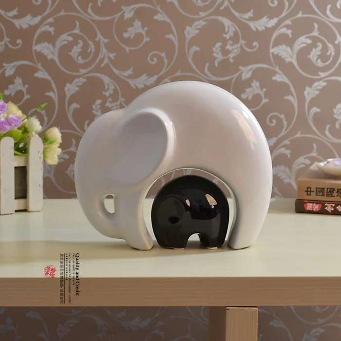 

Primeval Style Mother and Child Elephant Ceramic Crafts Creative Lovely Animals Figurines Romantic Room Wedding Decorations Gift