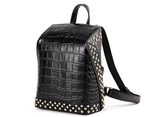 Женский Большой рюкзак для отдыха из спилковой кожи с крокодиловым узором и заклепками