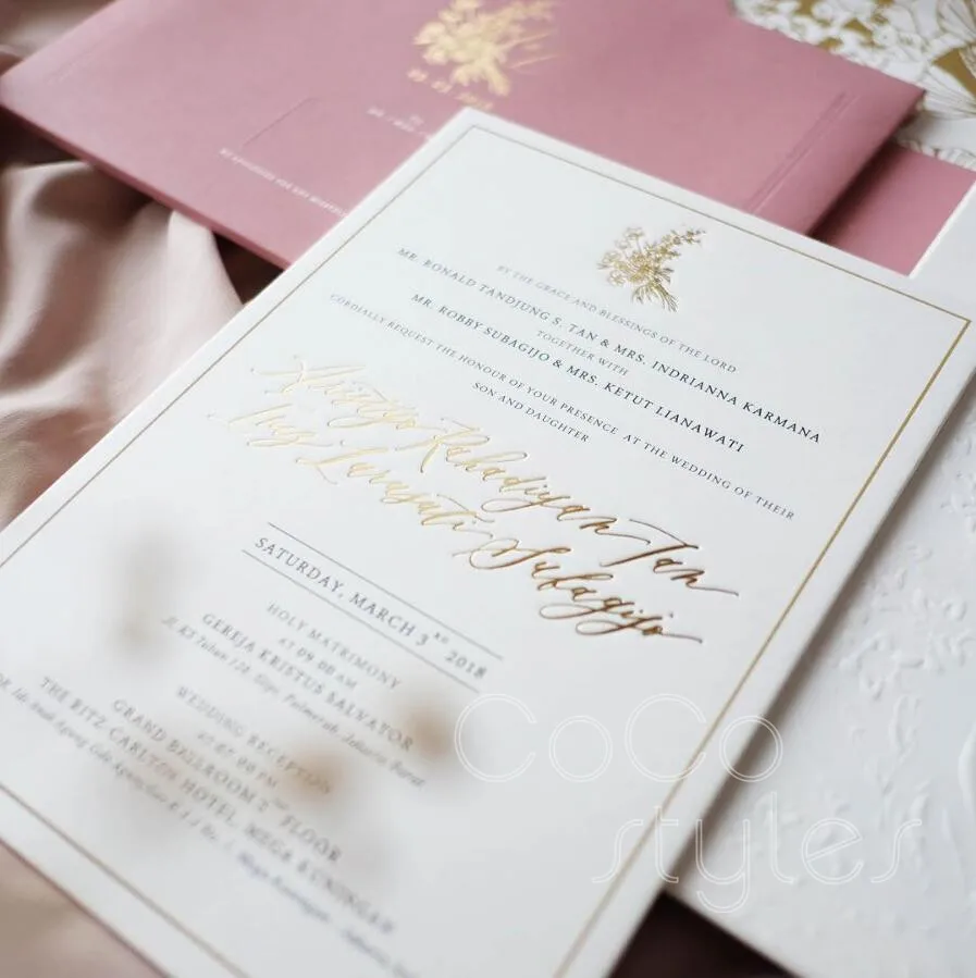 Cocostyles custom generous debossing invitation card with gold foiling liner envelope for fantasy wedding party | Дом и сад