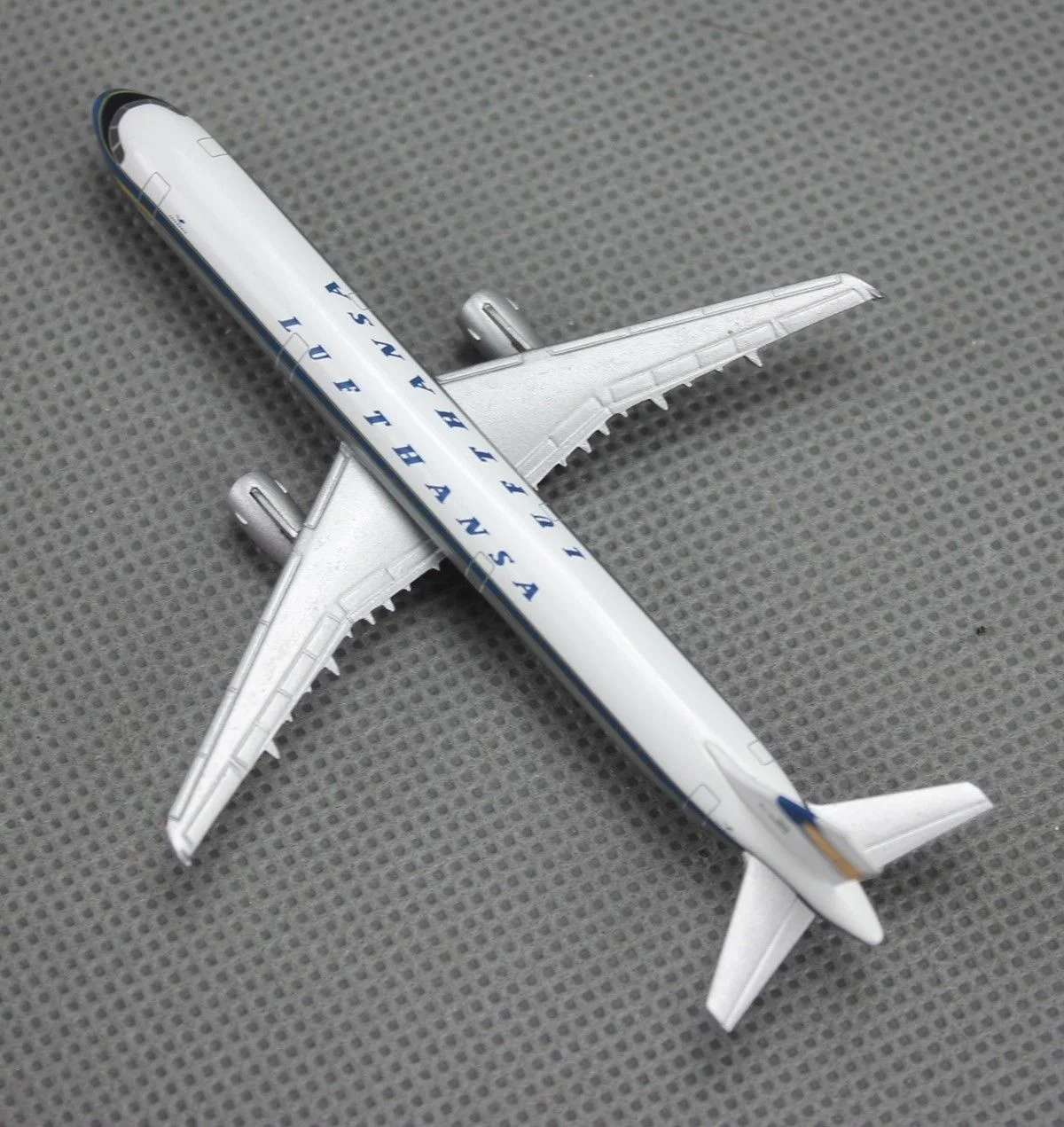 1:500 Пособия по немецкому языку Lufthansa A321 100 D AIRX 50 Jahre с трёхмерными чертёжами|aircraft