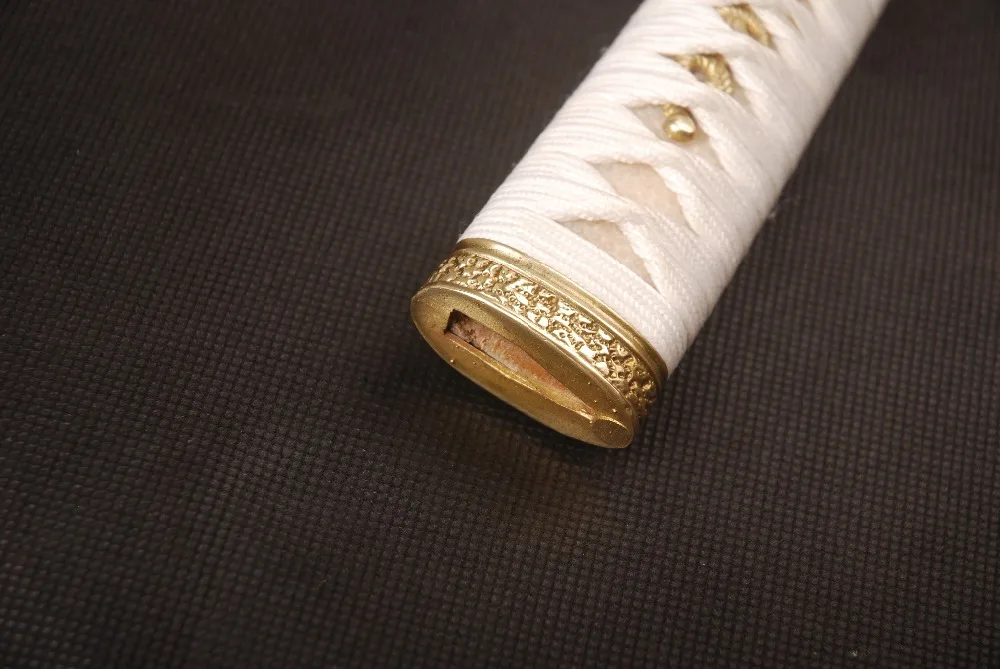 Прямая рукоятка Tsuka с белым шелком Ito и натуральной белой Rayskin высококачественная