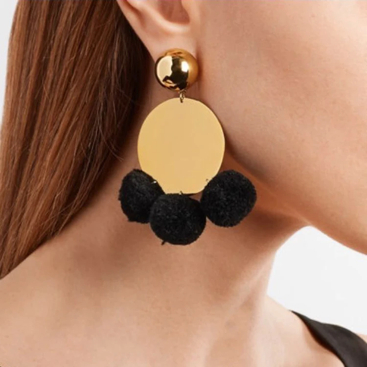 European and American personality big circle earrings sweet temperament multicolor small hair ball pendant E0881 | Украшения и