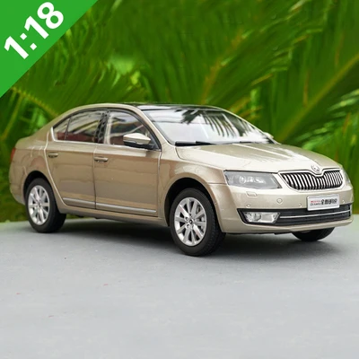 Золотой 1/18 все новые SKODA OCTAVIA литая под давлением Металлическая Модель автомобиля игрушки для мальчика Подарочная Коллекция с новой коробкой - Цвет: Золотой