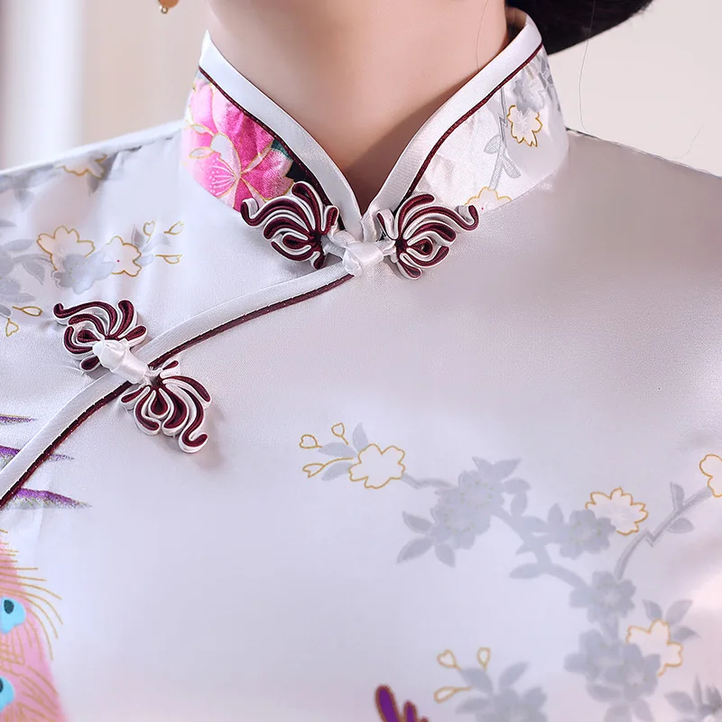 Белое традиционное китайское женское платье Ципао с длинным рукавом