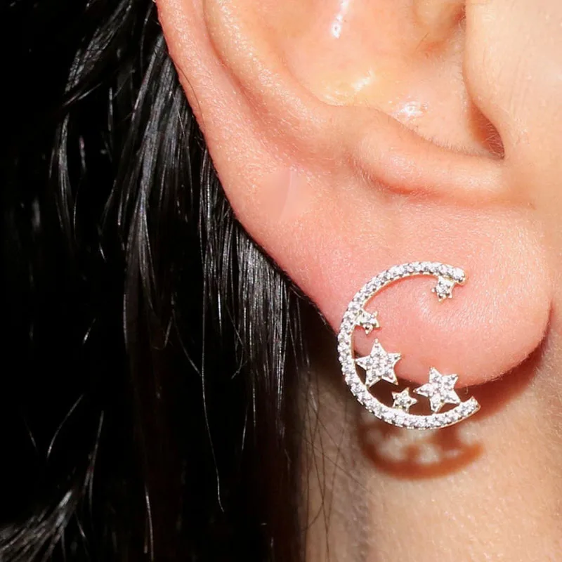 Женские серьги гвоздики с фианитами позолоченные подвесками в виде звезд нежные