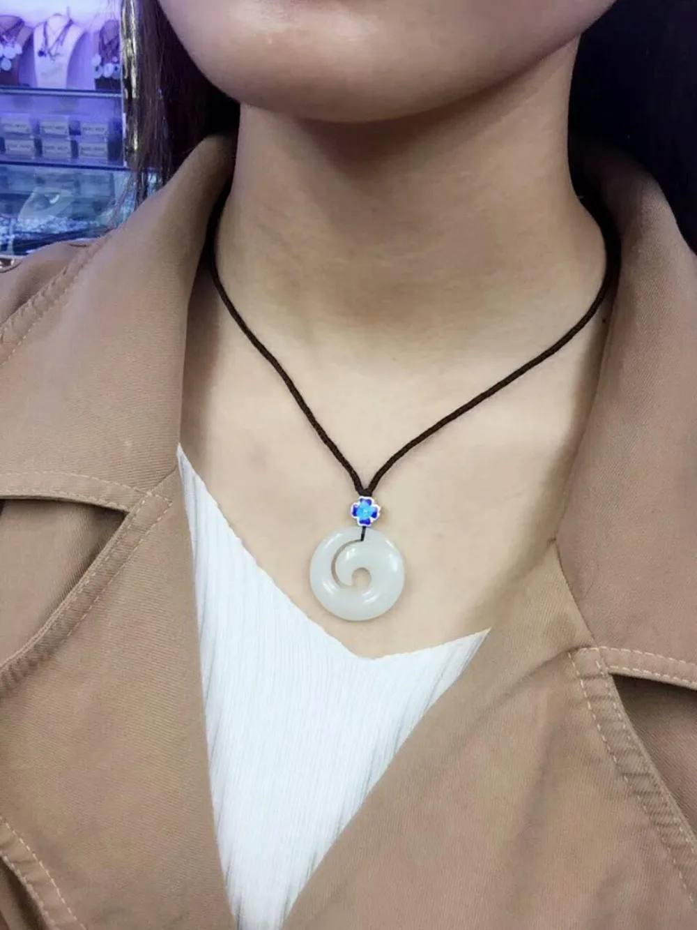 Hetian jade auspicious peace reincarnation luck lucky grass boutique The path winds along mountain ridges. Cloisonne jewelry | Украшения и
