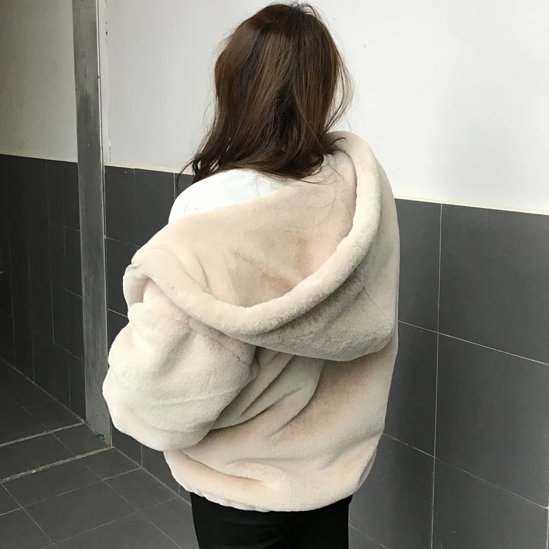 Женское зимнее Новое теплое пальто из искусственного меха с капюшоном Женская модная пушистая Милая Свободная верхняя одежда повседневная Высококачественная парка с длинным рукавом Z589