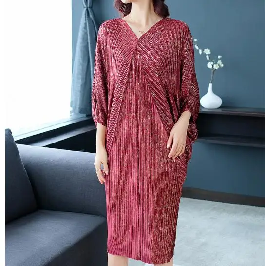 Женское плиссированное платье с v образным вырезом и рукавом три четверти цвет