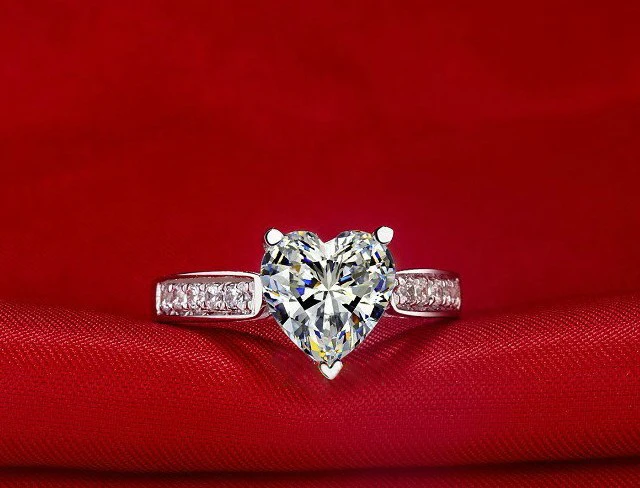 Женское кольцо из серебра пробы с бриллиантами в форме сердца|engagement clothes|ring