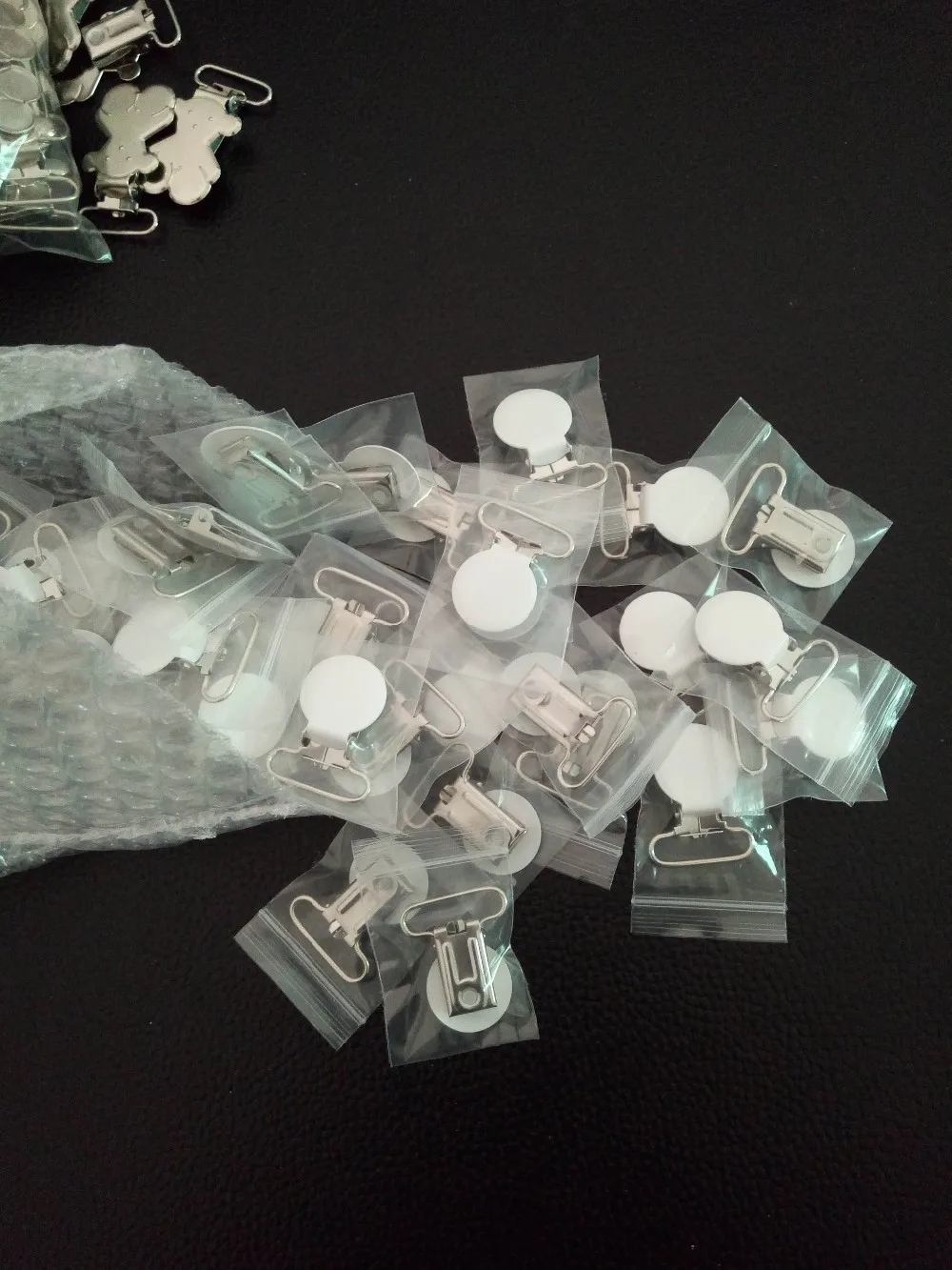 

50pcs per lot Flower shaped metal suspender clips 6 ribbon sizes can choose enamel pacifier clips with black