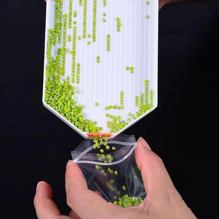 

DIY multifunctional Accessories Diamond Painting Tool large white tray Rhinestones handmork tool Diamond Embroidery gifts