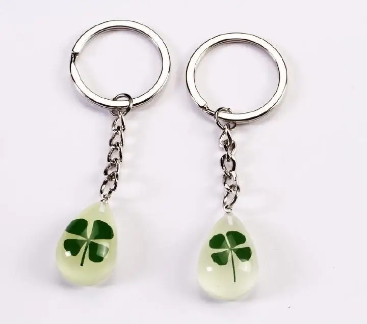 30 шт. Модный реальный уникальный четырехлистного клевера светящийся брелок для