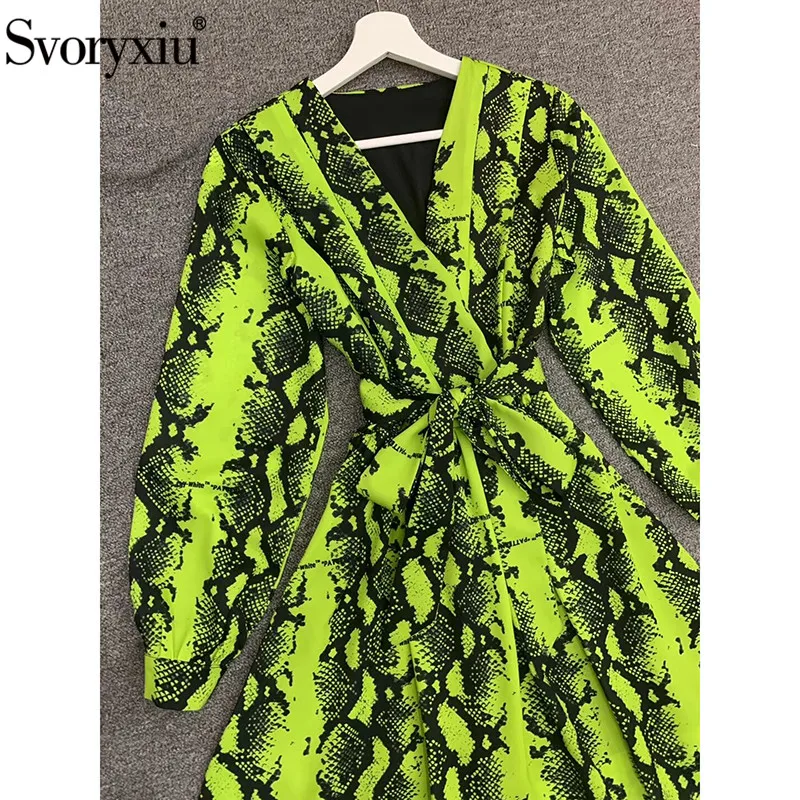 Женское платье с рукавами фонариками Svoryxiu зеленое короткое флуоресцентным