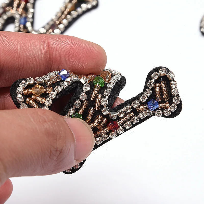 Стразы с английской буквой алфавита нашивки вышитыми железными нашивками для