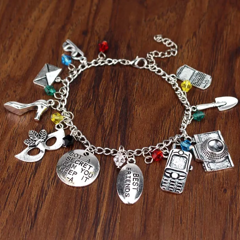 Модный браслет и Милые Обманщицы есть секрет можете ли вы хранить его