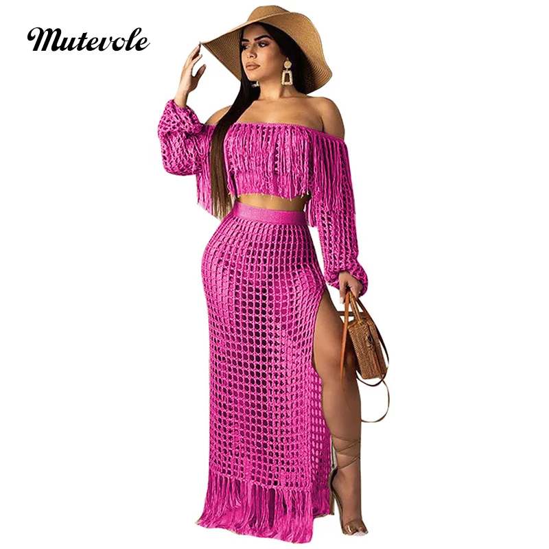 Женский вязаный комплект из двух предметов с вырезом лодочкой и кисточками| |