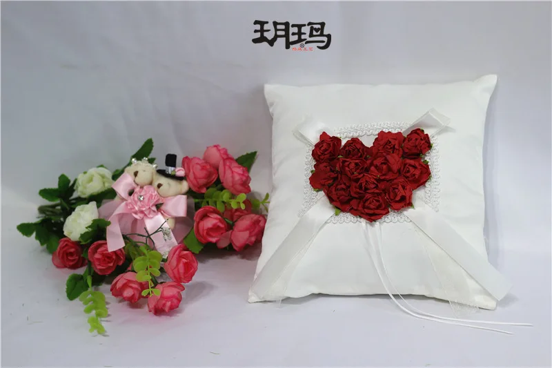 Бесплатная доставка набор из 4 шт. красно белых атласных колец с розовым сердцем