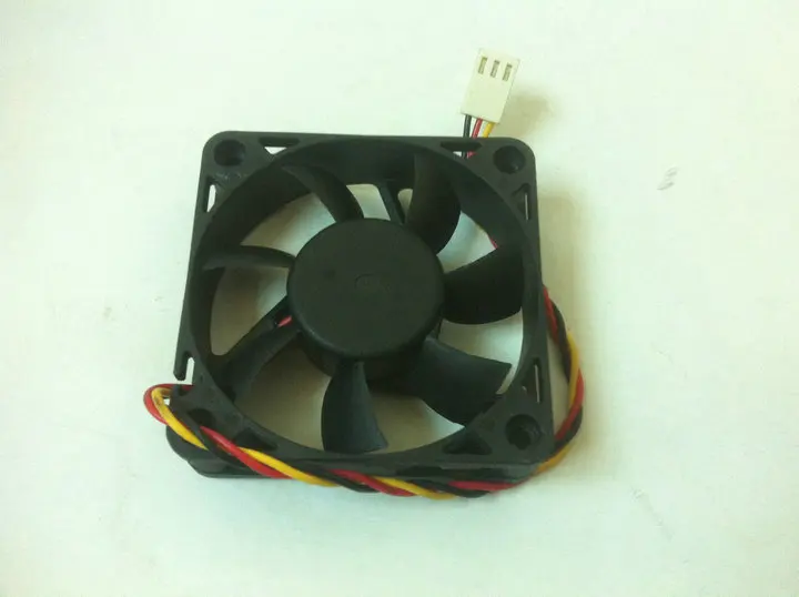 

Original T&T 6015 DC12V 0.45A 6015HH12C-PF1 three wire cooling fan