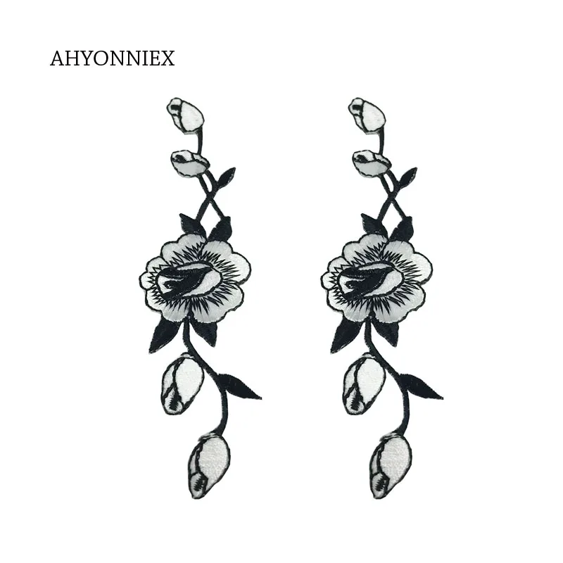 2pcs blak white 2 шт./лот вышитые Красная роза цветок патч для одежды гладить на патч для обуви куртка наклейки нашивка MU001 - Цвет: 2pcs blak white