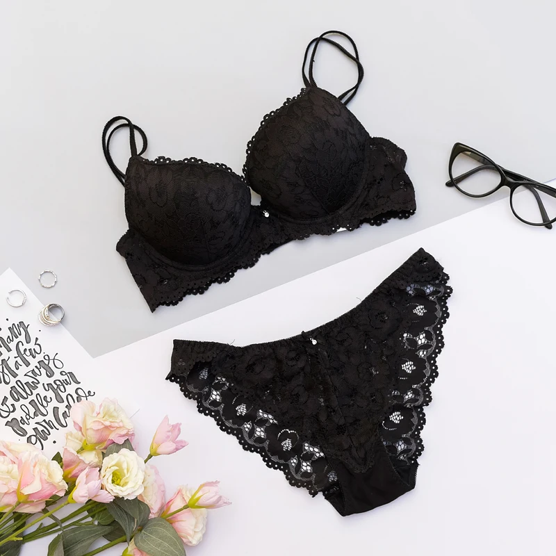 Кружевные бюстгальтеры с подкладкой и трусики женские топы комплекты