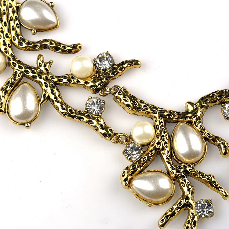 

Vintage Tree Branch Rhinestones Simulated Pearls Statement Necklaces Women Short Clavicle Design