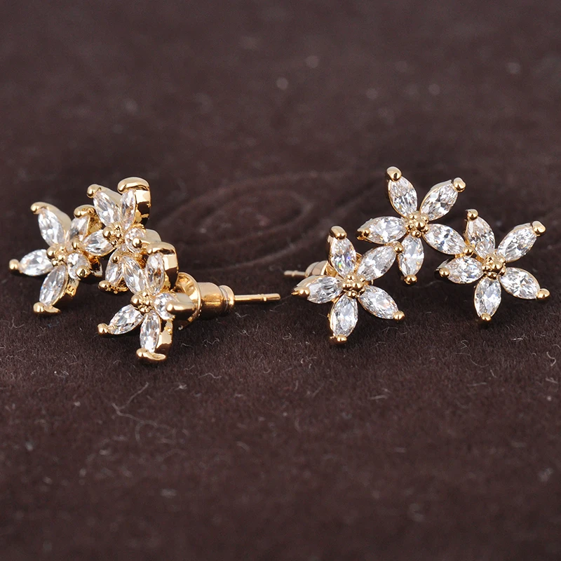 Комплект ювелирных изделий из колье и серёг ювелирный набор золотого цвета с