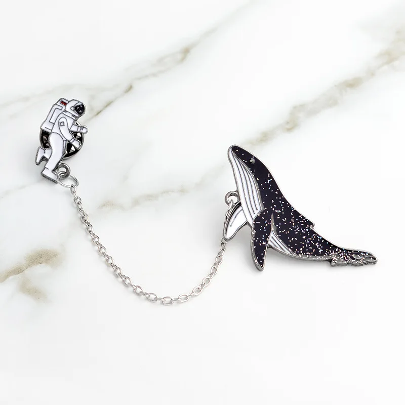 Брошь в виде мультяшных животных Кита космоса астронавта черная эмалированная