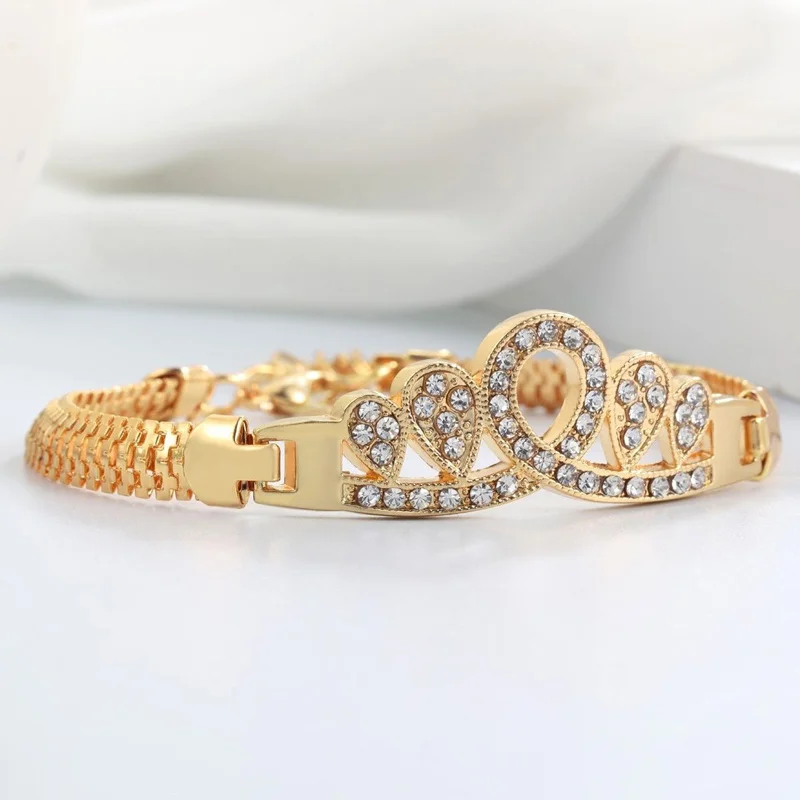 Женские браслеты с золотыми цепочками украшенные кристаллами и бусинами