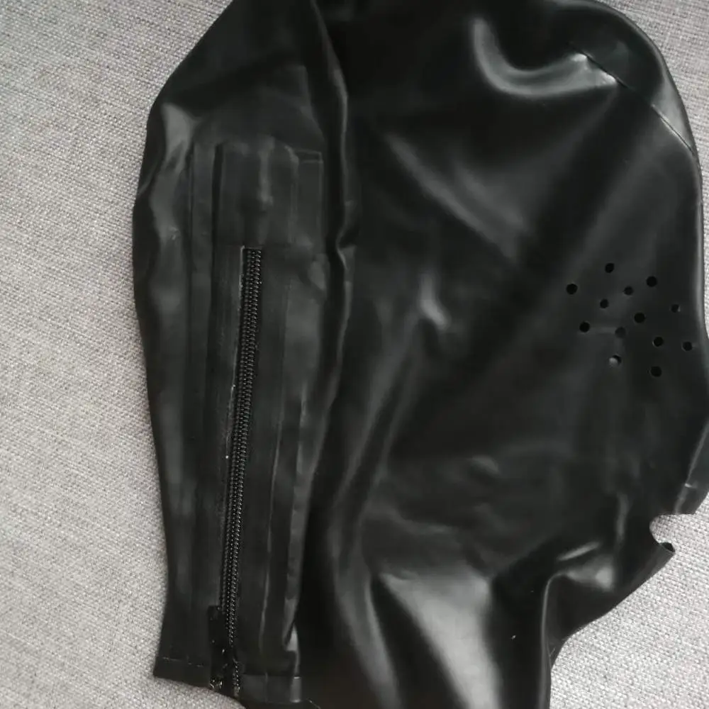 Специальное предложение черная латексная маска с небольшим отверстием в глаза