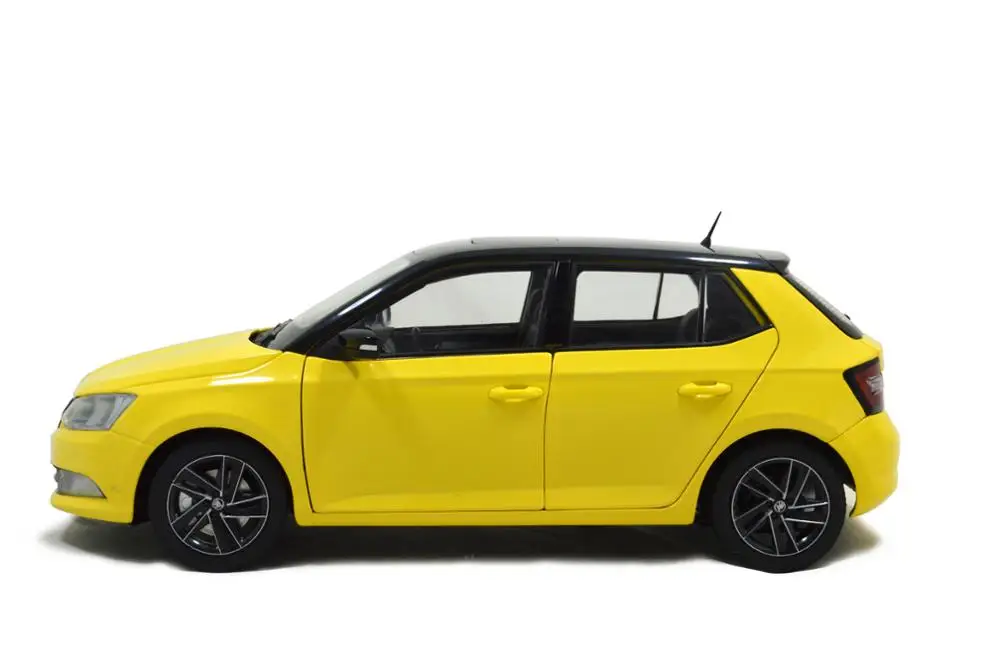 1/18 1:18 1 18 весы Skoda новый Fabia 2015 желтый Статический Моделирование литья под