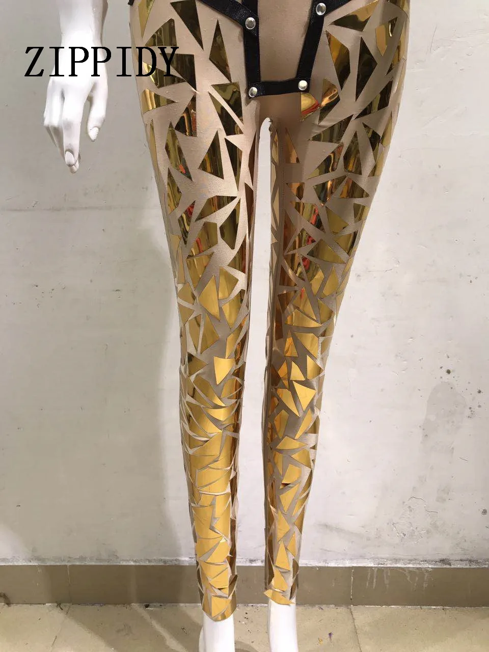 Сексуальный комбинезон с золотыми блестками и блестящими кристаллами