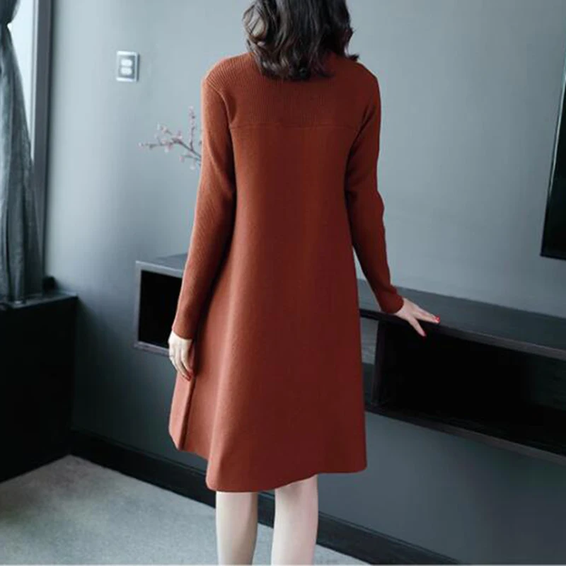 Женское трикотажное платье пуловер свободное средней длины с высоким воротником